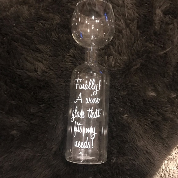 🍷 4 Wine Bottle Glass - Picture 2 of 3